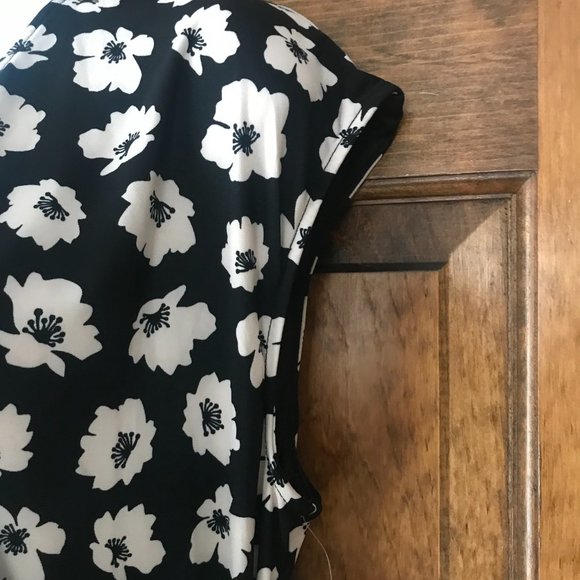 NWT Anne Klein Black w/Ivory Scattered Flowers Deep V Dress Size 14 - Picture 5 of 15